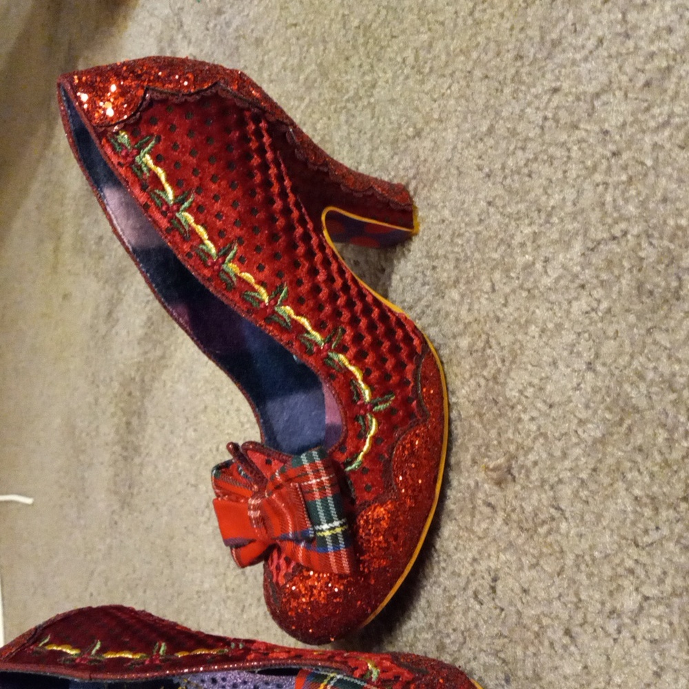 New WRAPPED UP PRETTY red glitter Embroidered Christmas Heels, Size 37, US 7 - Picture 4 of 12